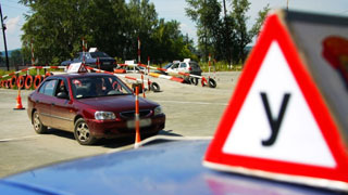 ГИБДД: Лишь 16 из 150 автошкол захотели работать в Саратовской области