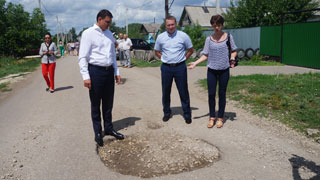 Надзиратель «Единой России» лично убедился в плохом ремонте дорог Балаково