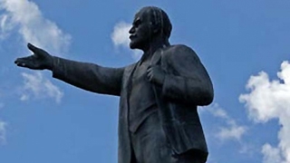 Ландо призвал массово ликвидировать памятники Ленину