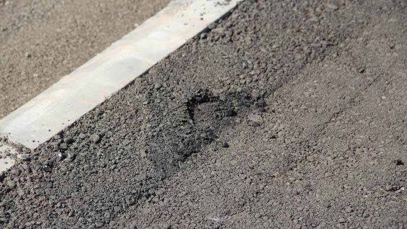 Прокуратура подтвердила выводы «Дорожного контроля» по разваливающемуся тротуару в Ершове