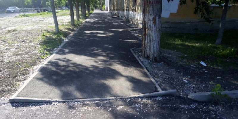 На улице Брянской заканчивают работы по ремонту тротуаров