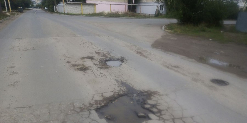 Устранять ямы на улице Комсомольской будут только следующей весной