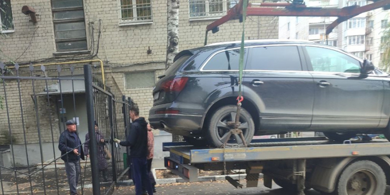 Типичный портрет эвакуаторщика в Саратове: наглый хам на дороге