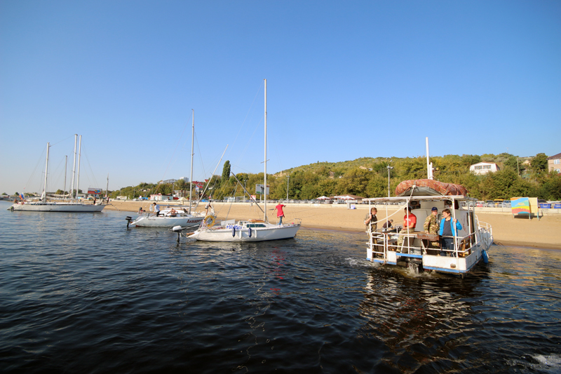 Саратовский министр опустился на дно Волги в поисках мусора