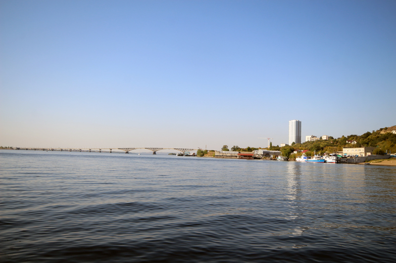 Саратовский министр опустился на дно Волги в поисках мусора