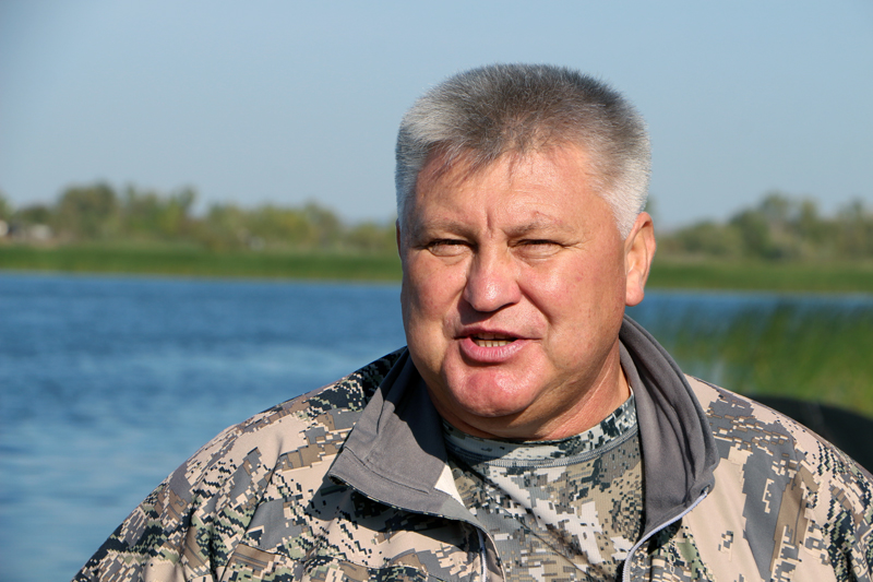 Саратовский министр опустился на дно Волги в поисках мусора