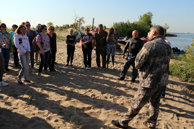 Саратовский министр опустился на дно Волги в поисках мусора
