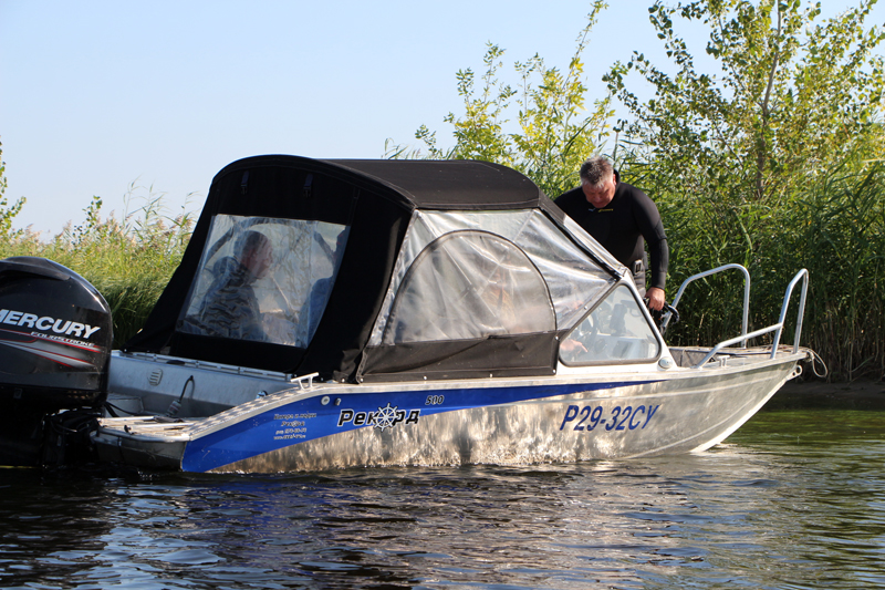 Саратовский министр опустился на дно Волги в поисках мусора