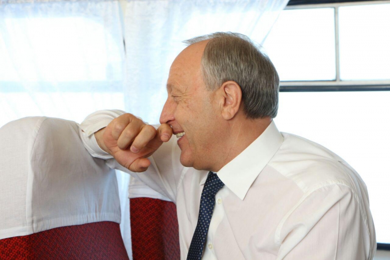 Прогулку саратовского губернатора на теплоходе по Волге прервала сильная волна