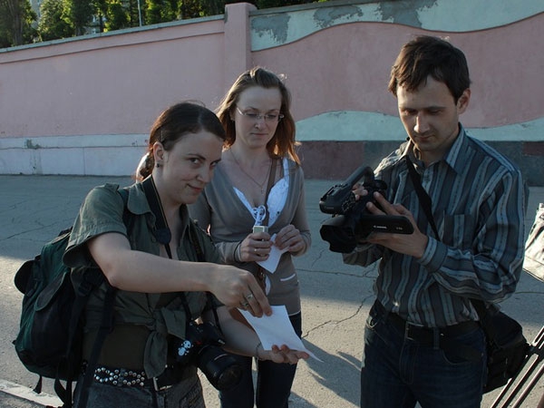 Сторонников геев гоняли по проспекту и обливали пивом