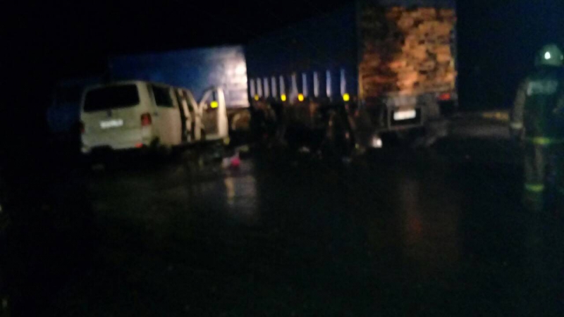 Два человека погибли в трагедии с микроавтобусом под Саратовом