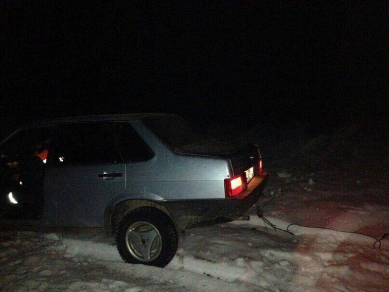 Машина с детьми застряла на дороге в новогоднюю ночь