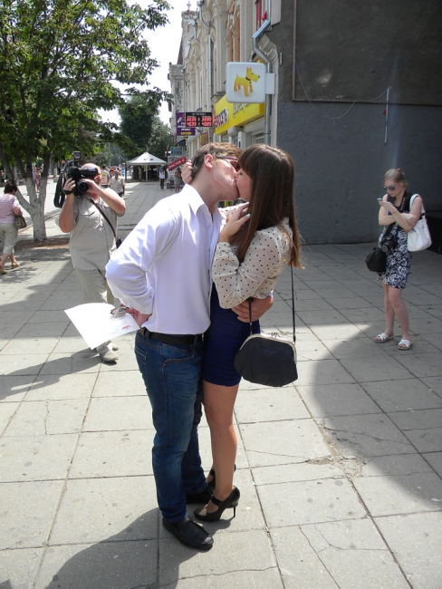 Хаценко менял контрамарки на согласие публично поцеловаться