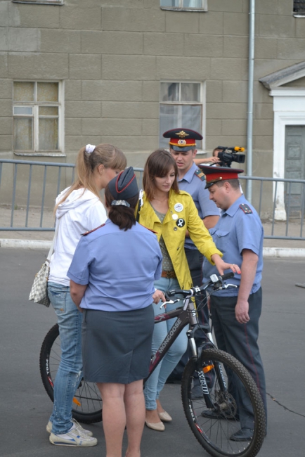 «Белый поток» счел интересной перепалку с «Патриотами» и хвалит власть за креатив