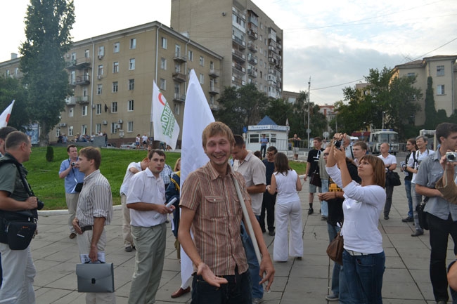 «Белый поток» счел интересной перепалку с «Патриотами» и хвалит власть за креатив