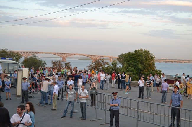 «Белый поток» счел интересной перепалку с «Патриотами» и хвалит власть за креатив