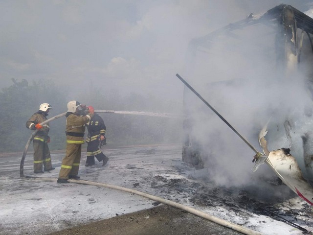 При въезде в Красноармейск сгорел автобус «Властелина»