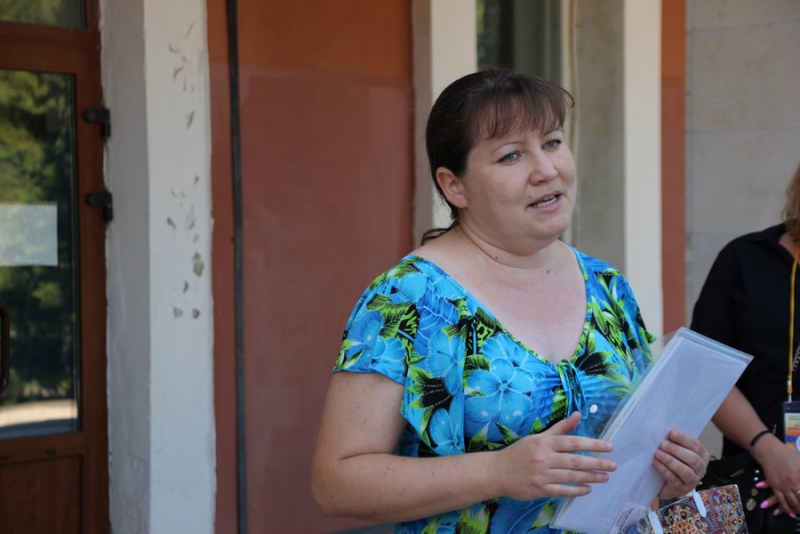 В Балашове журналистам показали балкон Троцкого, 100-летние обои и драконов