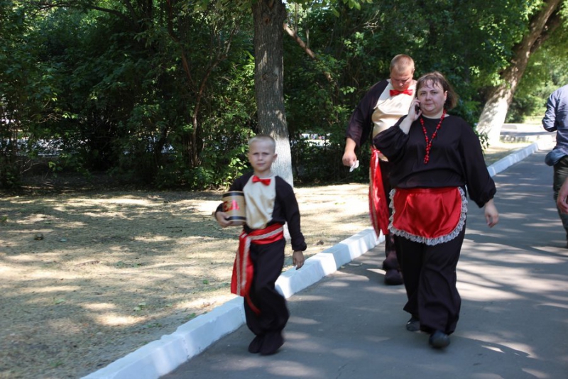 В Балашове журналистам показали балкон Троцкого, 100-летние обои и драконов