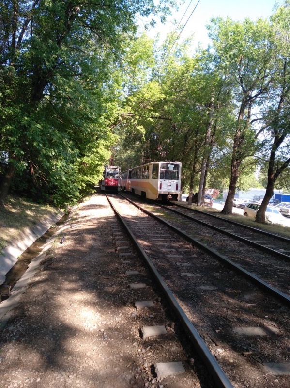 В Саратове из-за коммунальной аварии прекратилось движение на трамвайном маршруте