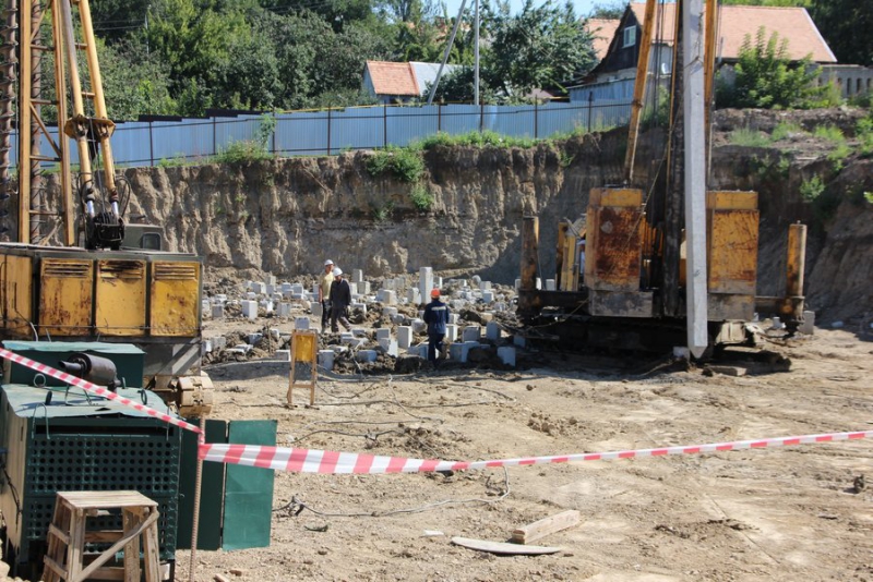 Дом для переселенцев из бараков сдадут в следующем году