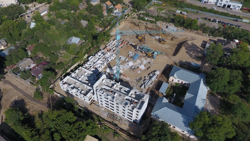 Дом для переселенцев из бараков сдадут в следующем году