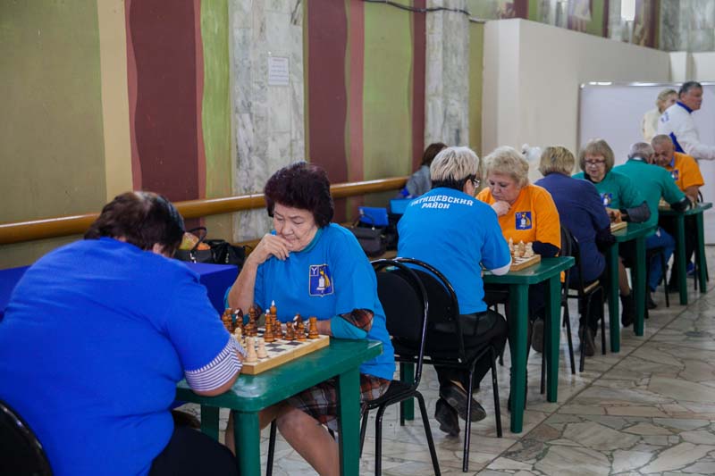 В Татищеве определились чемпионы по шахматам и шашкам среди пенсионеров