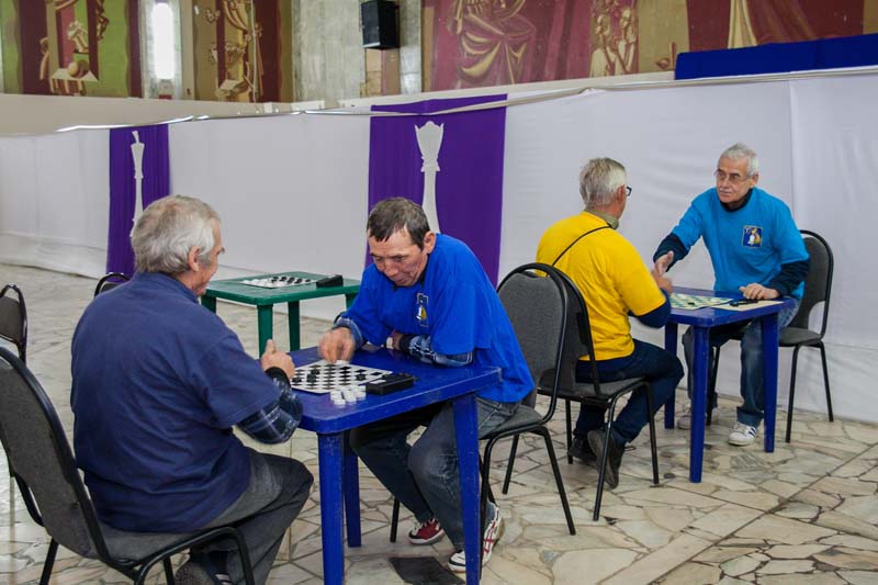 В Татищеве определились чемпионы по шахматам и шашкам среди пенсионеров