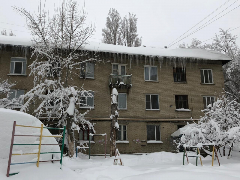 Главе Саратова внесли представление за сосульки и огромные сугробы