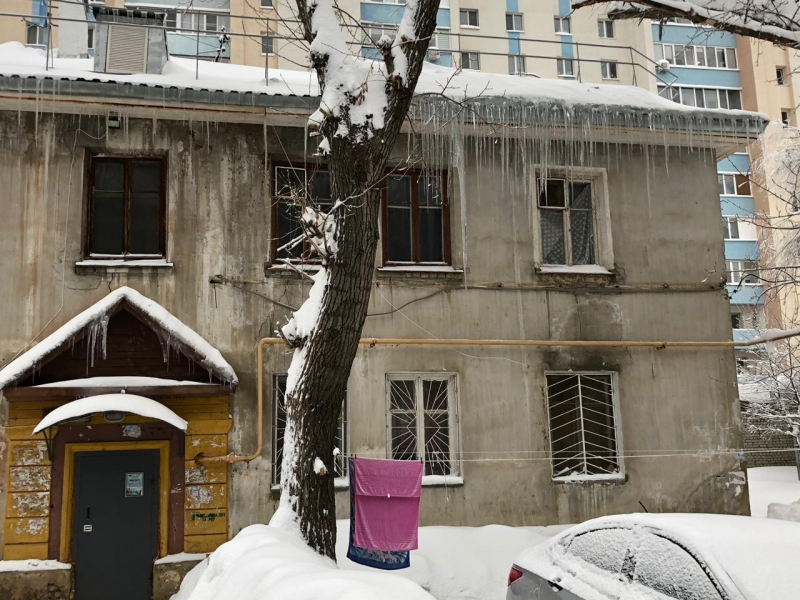 Главе Саратова внесли представление за сосульки и огромные сугробы