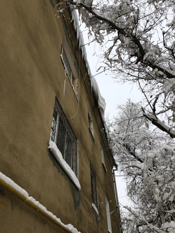 Главе Саратова внесли представление за сосульки и огромные сугробы