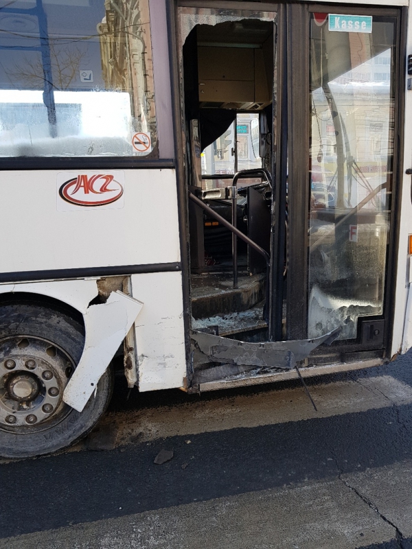 На Московской «Солярис» протаранил автобус №11