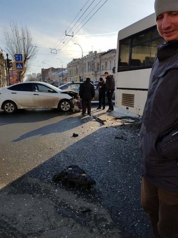 На Московской «Солярис» протаранил автобус №11