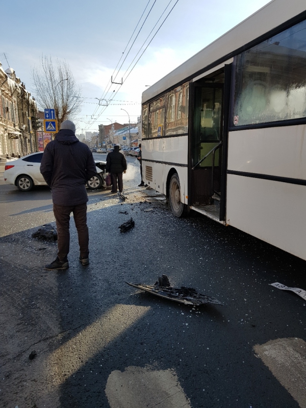 На Московской «Солярис» протаранил автобус №11