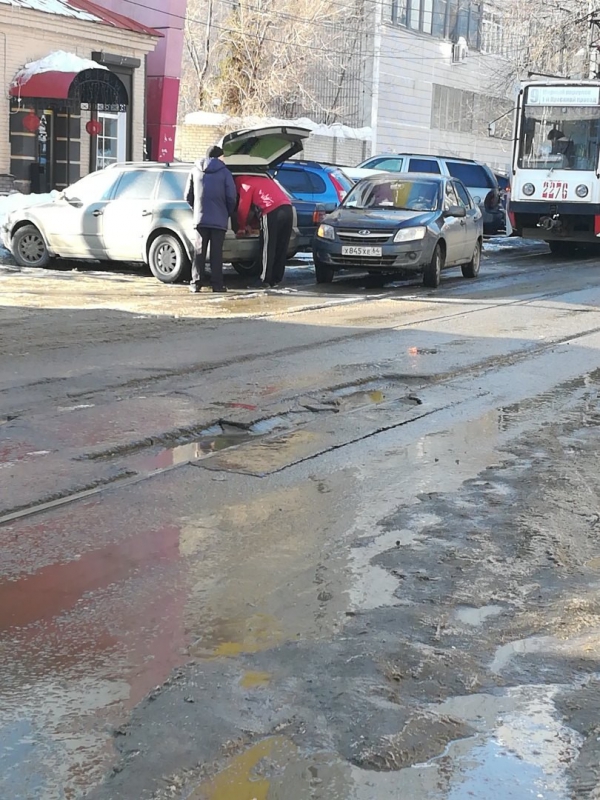 Трамваи маршрутов №9 и №10 заблокированы двумя ДТП