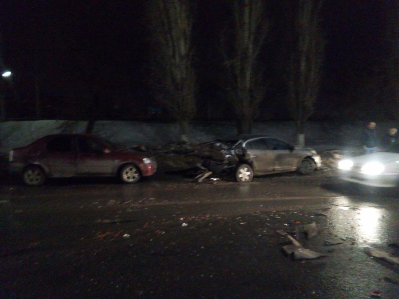 В Саратове около 10 человек пострадали в массовом ДТП с участием маршрутки