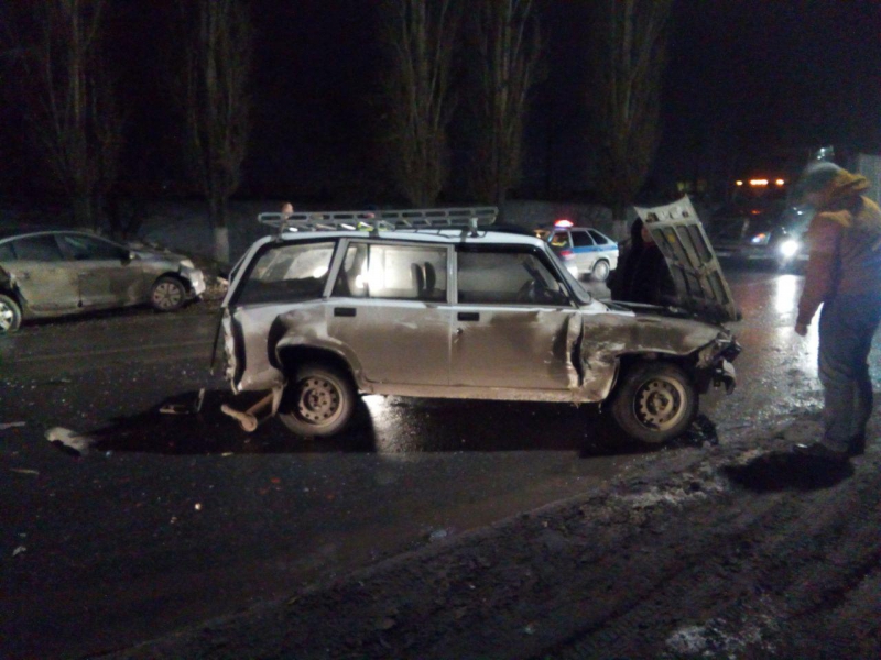 В Саратове около 10 человек пострадали в массовом ДТП с участием маршрутки