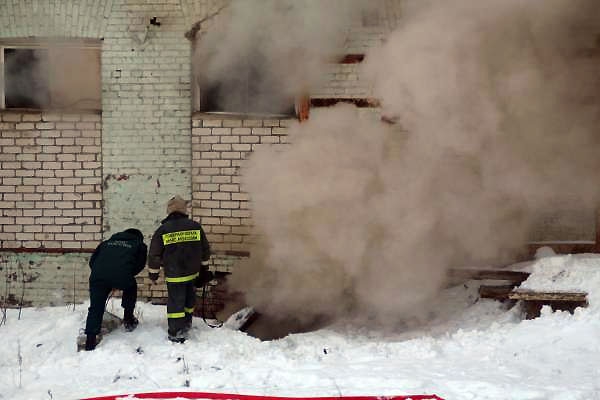 В школе 99 горит межэтажное перекрытие