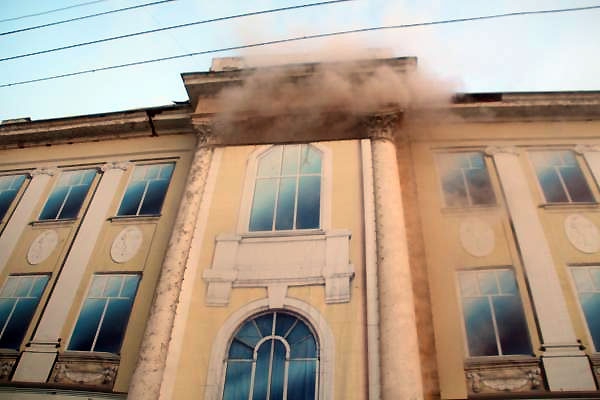 В школе 99 горит межэтажное перекрытие