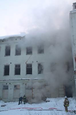 В школе 99 горит межэтажное перекрытие