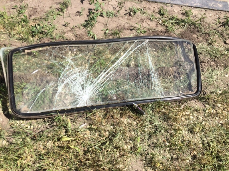 В Энгельсе неизвестный протаранил машины на стоянке и сбежал