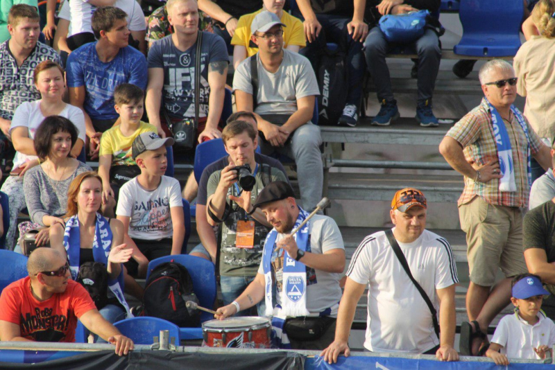 Радаев дал старт соревнованиям по пляжному футболу на Театральной площади