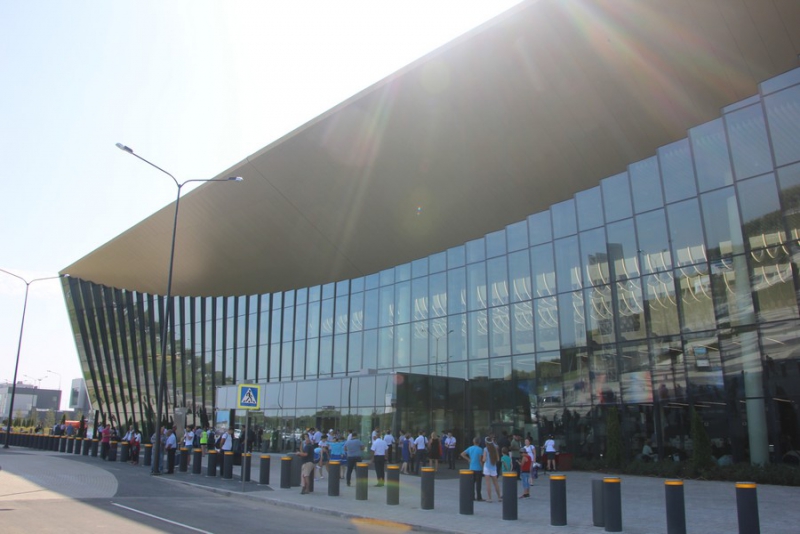 Губернатор проводил саратовцев в первый заграничный рейс из аэропорта Гагарин