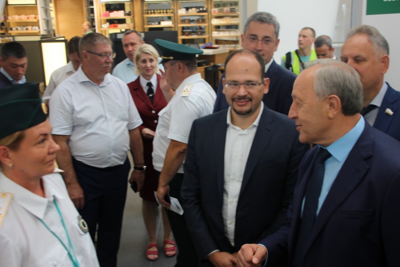 Губернатор проводил саратовцев в первый заграничный рейс из аэропорта Гагарин