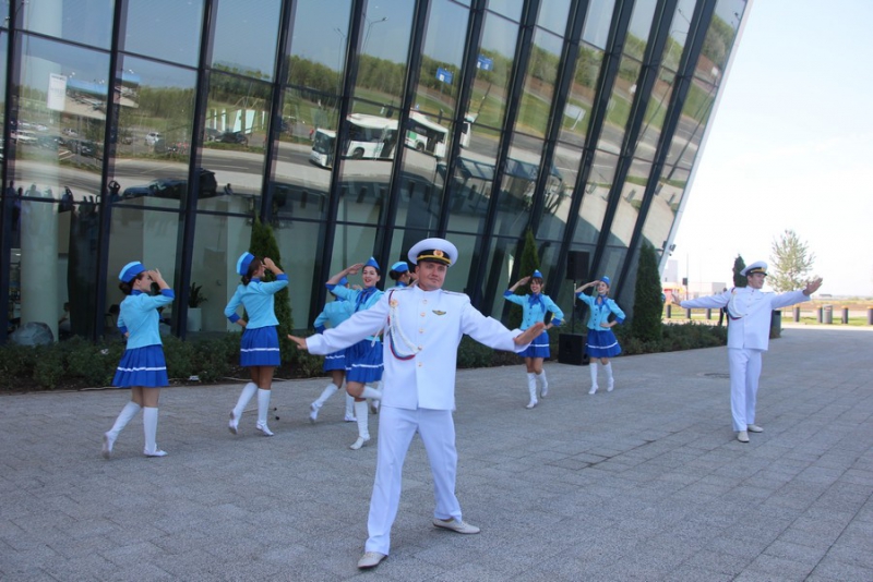 Губернатор проводил саратовцев в первый заграничный рейс из аэропорта Гагарин