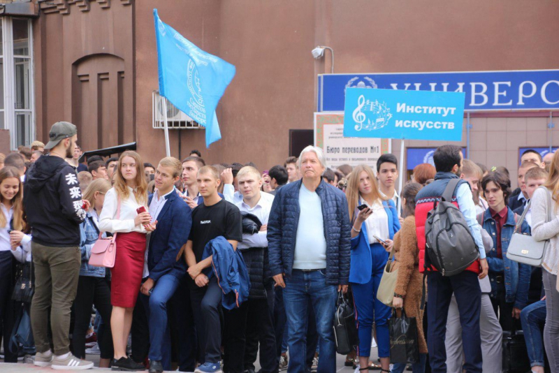 Радаев первокурсникам: «Регион нуждается в вас!»