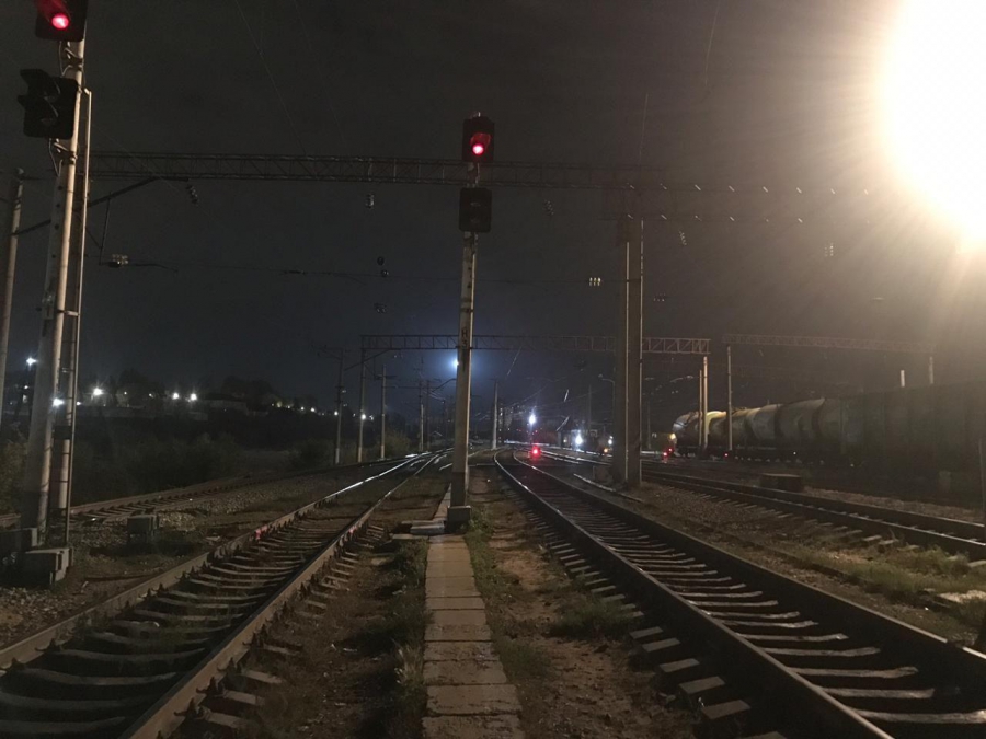 Пассажирский поезд насмерть сбил женщину у станции Саратов-3