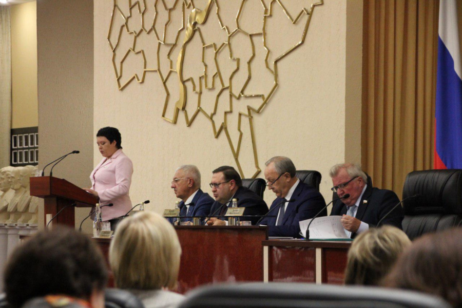 Радаев спросил у профсоюзного деятеля, где в регионе самые высокие зарплаты