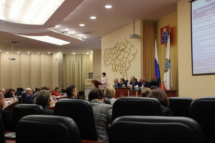 Радаев спросил у профсоюзного деятеля, где в регионе самые высокие зарплаты