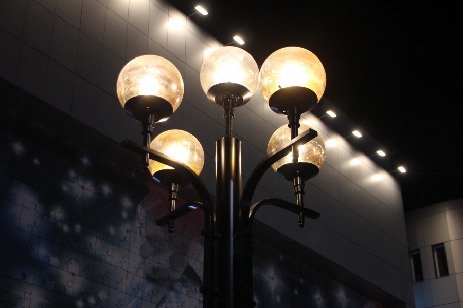 У «Детского мира» частично восстановили «золотые огни» Саратова